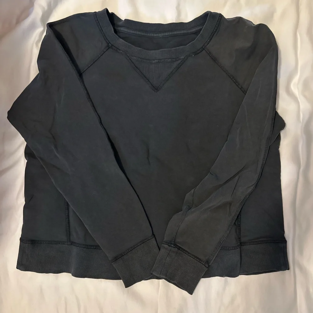 Lululemon pullover - Picture 1 of 2